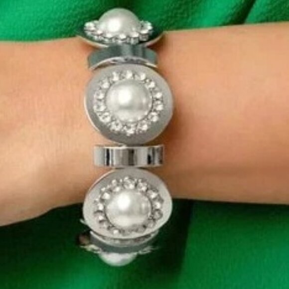 Elegant Pearl & Rhinestone Stretch Bracelet – Silver Tone Statement Jewelry - Picture 1 of 3